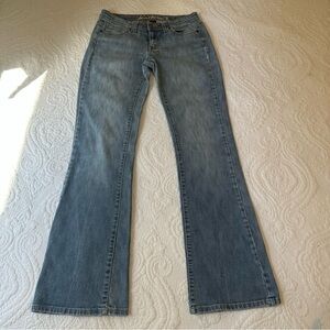 Arizona Jean Company Y2K Low Rise Flare Jeans. Light Wash. Size: 5.